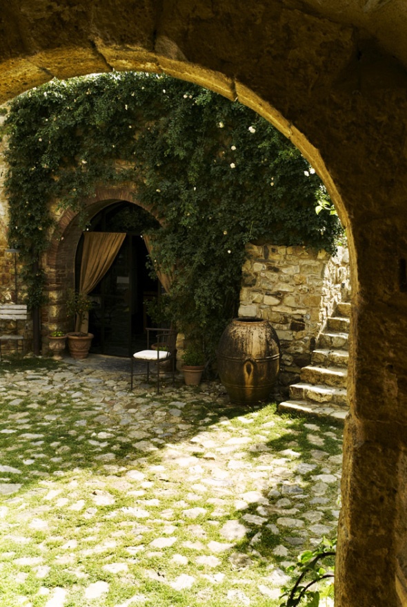 Coventina Castle Courtyard Coventina Castle Courtyard Featured In The Luna Legacy By Paula Wynne