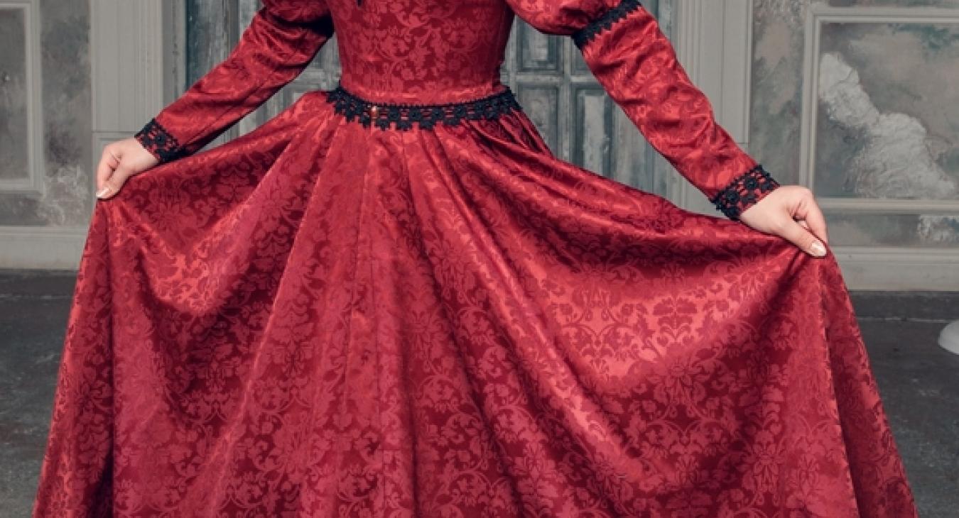 Medieval Dress Worn By A Character In The Luna Legacy Book By Paula Wynne